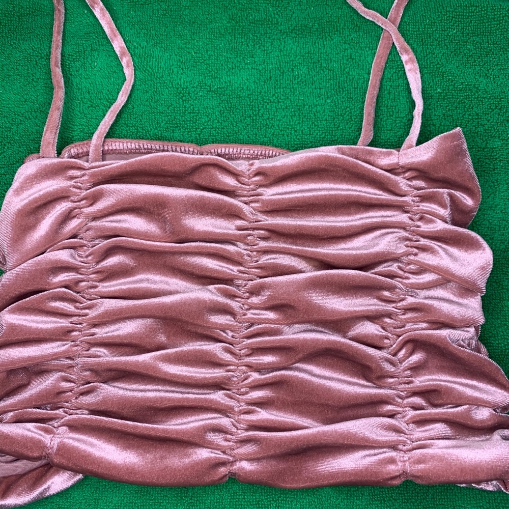 Cute pink velvet cropped top! Never worn!